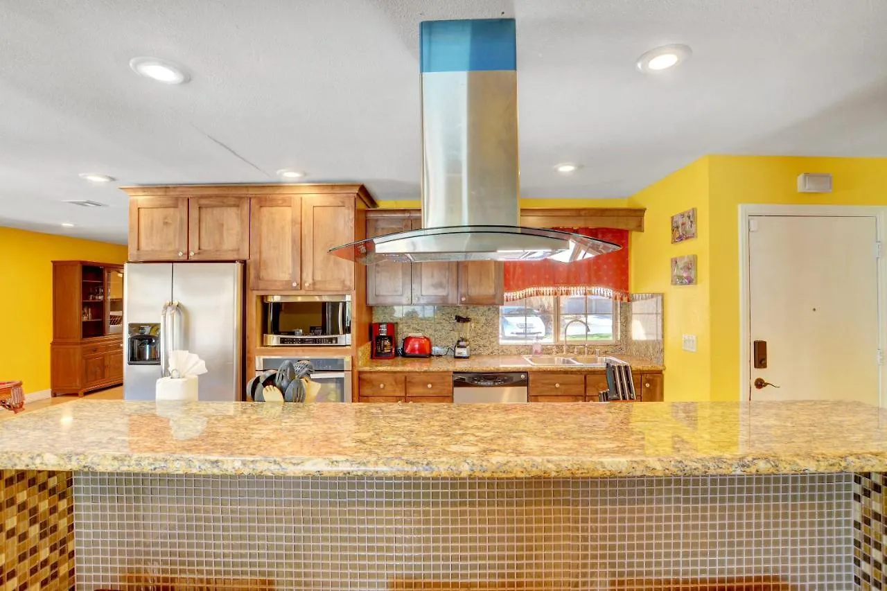 Las Vegas Elegance! Pool Table & Sparkling Pool! Home