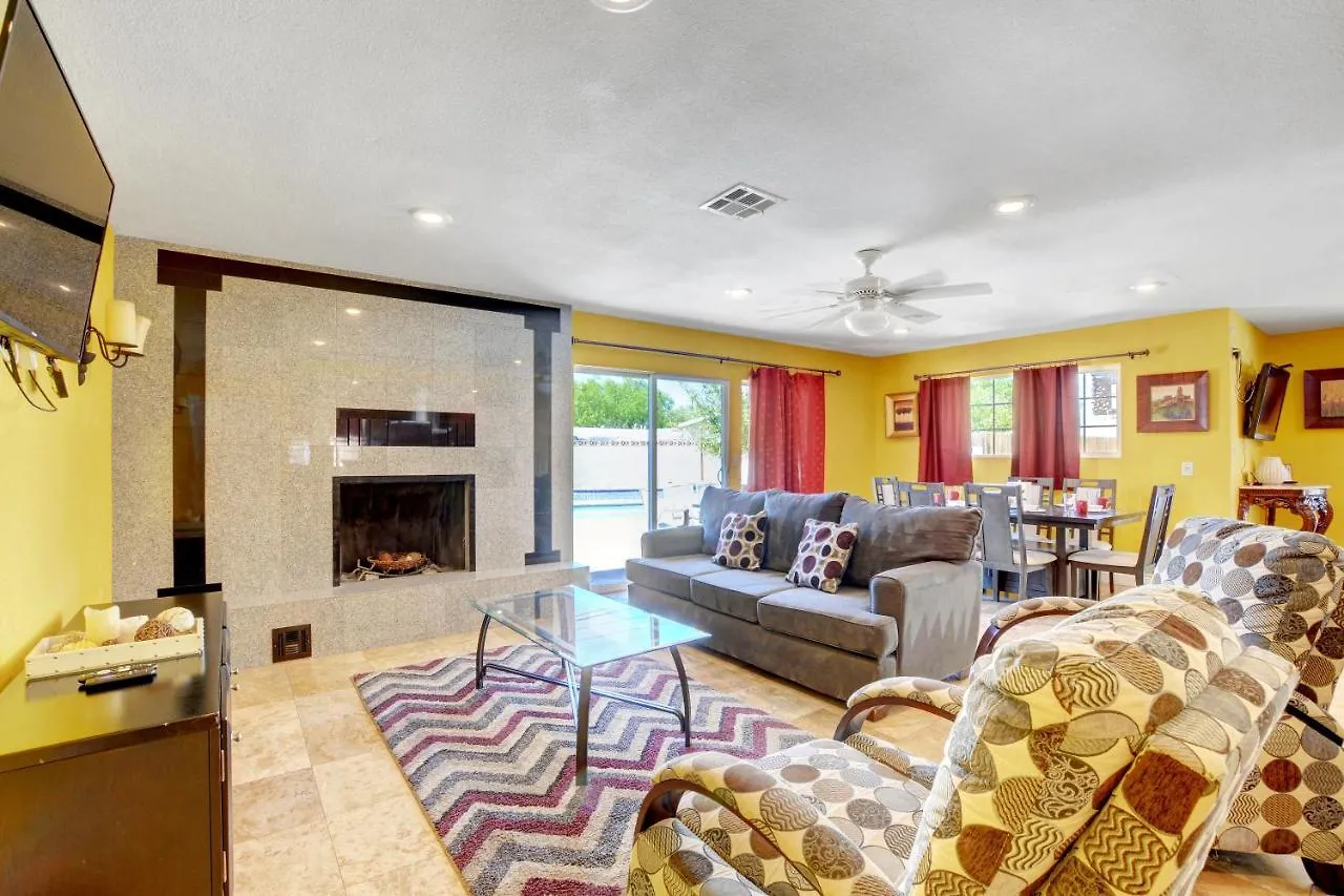Las Vegas Elegance! Pool Table & Sparkling Pool! Home