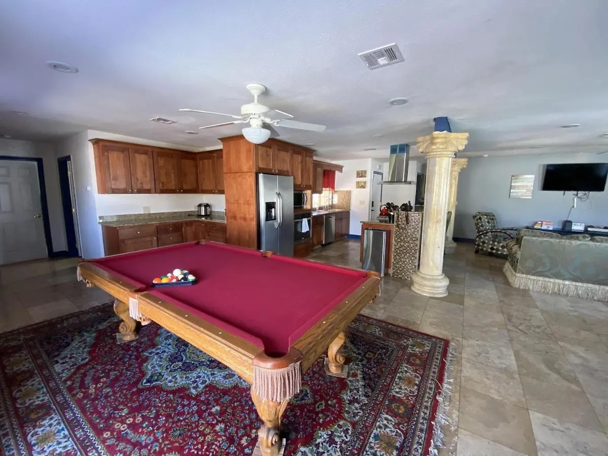 Las Vegas Elegance! Pool Table & Sparkling Pool! Home