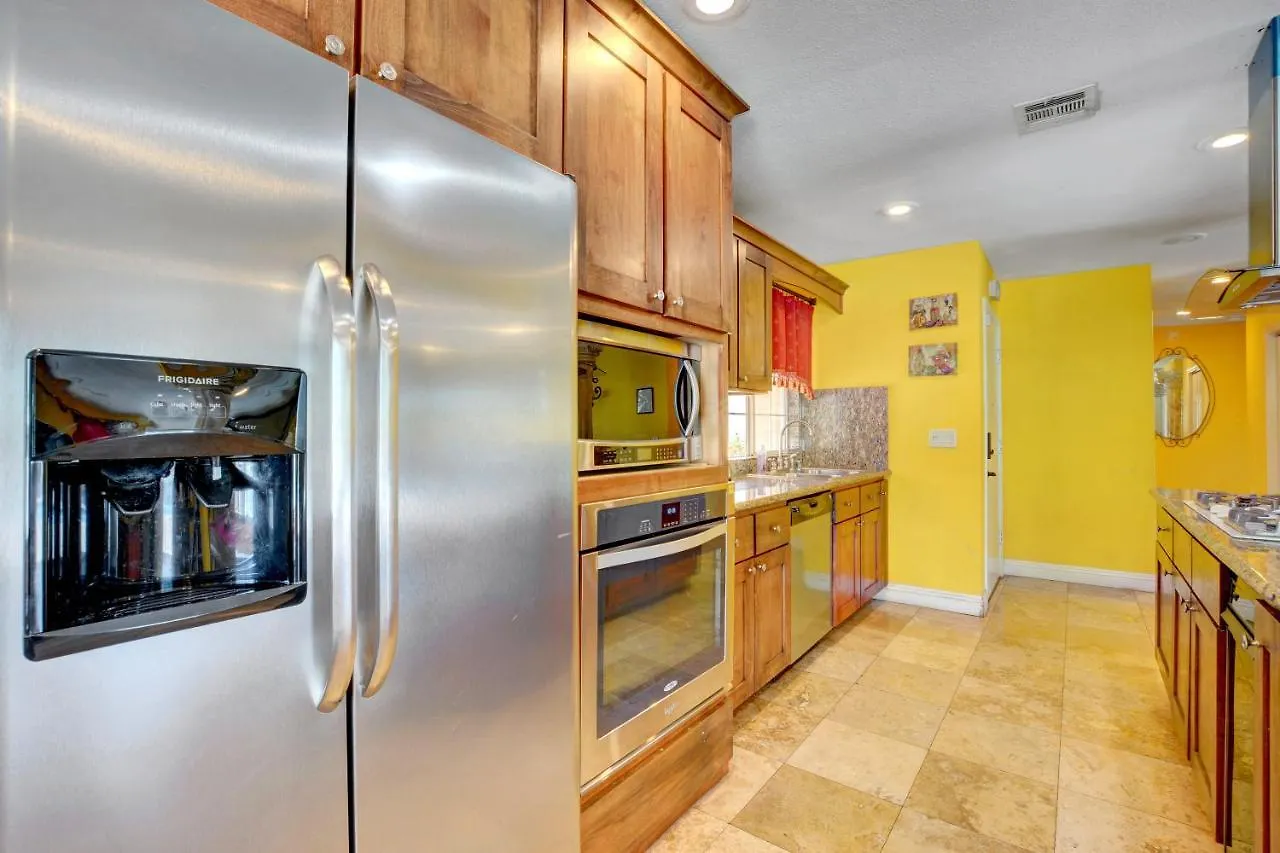 Las Vegas Elegance! Pool Table & Sparkling Pool! Home Las Vegas